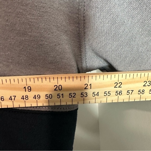 Vintage GUESS Classic Embroidered Crewneck Sweatshirt Medium Gray Y2k Academia - Picture 9 of 9